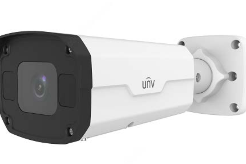 Cámara UNV 4MP LightHunter: Deep Learning, Zoom Motorizado y Smart IR
